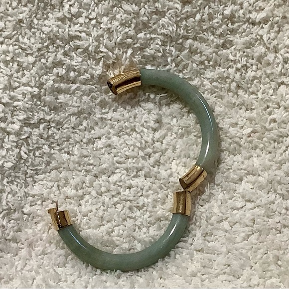 Vtg 14K Yellow Gold Hinge Jade Bangle / 57mm circumference /2.3”inside Diameter - Picture 6 of 13